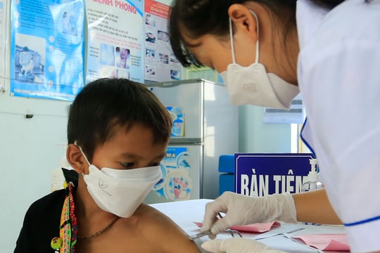 Việt Nam tiêm hơn 266,4 triệu liều vaccine COVID-19; đã 66 ngày không có F0 tử vong