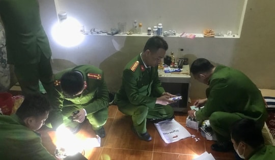 Bé gái 13 tuổi bị bán làm nhân viên phục vụ quán karaoke