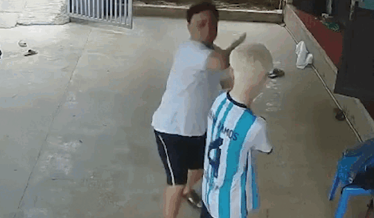 Hà Nội: Công an xác minh vụ bé trai 14 tuổi bị hành hung tại nhà