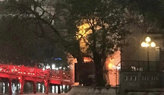 Cháy lớn tại khu vực di tích đền Ngọc Sơn, Hà Nội