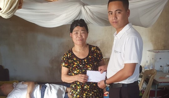 Thầy giáo giỏi trở thành người thực vật sau tai nạn nhận hỗ trợ từ bạn đọc