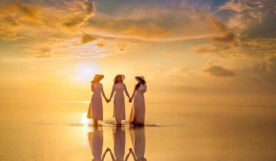 Giới trẻ chao đảo bởi vẻ đẹp siêu thực của biển vô cực ở Thái Bình