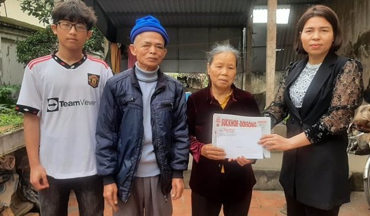 Trao tấm lòng của độc giả đến hoàn cảnh cụ bà tuổi thất thập chăm chồng mù lòa và 2 đứa cháu mồ côi