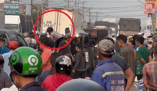 Vụ xe chở hàng cấm tông CSGT tử vong: Khám xét nhà 2 nghi phạm