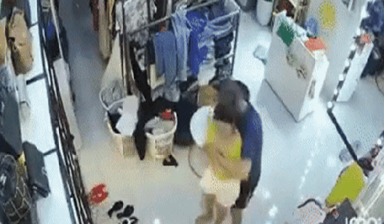 Từ vụ nữ chủ shop quần áo bị đe doạ hiếp dâm: Giải pháp nào để thoát hiểm khi bị tấn công tình dục?