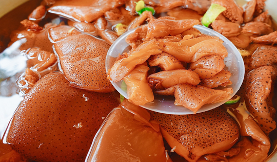 Sứa đỏ vào mùa, nhiều thực khách tìm mua, thưởng thức