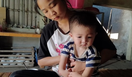 Khuyết tật đôi tay, giờ bé trai dân tộc Dao cần 50 triệu đồng để phẫu thuật tim