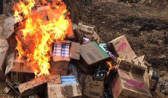 Tiểu thương Phú Thọ bị phạt gần 20 triệu đồng ở Hà Giang vì chào bán dầu gội, bột giặt, kem đánh răng giả