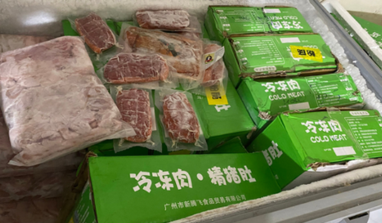 Đột kích Công ty Sandycook, thu giữ gần tấn thực phẩm đông lạnh không rõ nguồn gốc xuất xứ, nhãn mác thể hiện ngôn ngữ nước ngoài