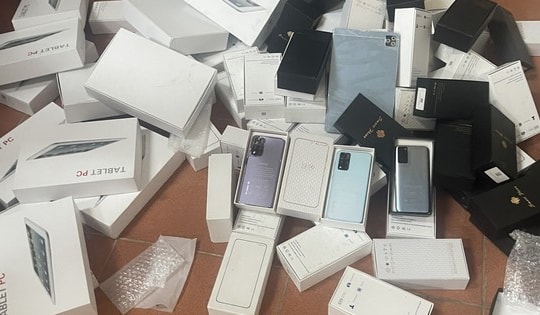 Doanh nghiệp Việt nhập lậu hàng vạn điện thoại, máy tính bảng, đồng hồ thông minh rồi tập kết kho, đóng gói, phân đi cả nước