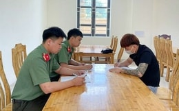 Chủ tiệm cắt tóc mặc trang phục công an đăng lên Facebook để câu like