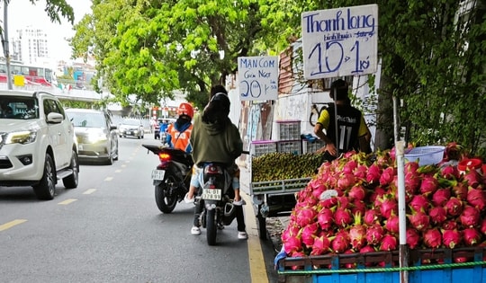 Rau quả chưa thoát cảnh được mùa rớt giá