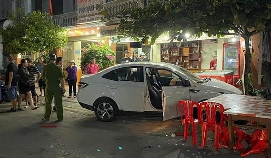 Hải Phòng: Chủ nhà nghỉ bị ô tô đâm gãy chân khi đang ngồi trên vỉa hè