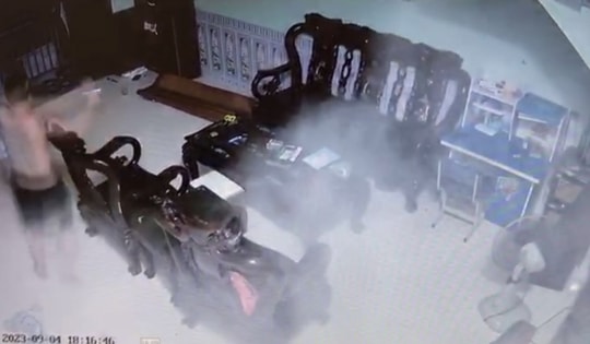 Khống chế nam thanh niên mang xăng định phóng hỏa nhà người yêu rồi tự thiêu