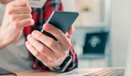 Mobile banking, Internet banking mang lại tiện ích gì cho người dùng thay vì đến ngân hàng hay rút tiền tại cây ATM