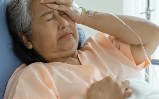 Mẹ chồng ở nhà 10 năm không đóng góp, bà vừa qua đời thì nàng dâu nhận được thông báo từ ngân hàng