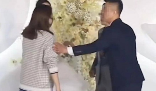 Bạn gái cũ đến làm loạn đám cưới vì không chấp nhận người yêu lấy vợ ngay sau khi chia tay một tháng