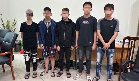 Đập vỡ điện thoại vừa cướp để bán linh kiện vì không mở được máy