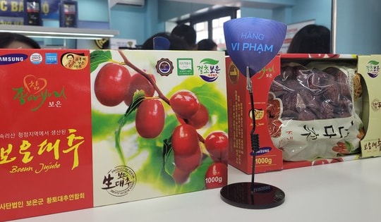 Táo đỏ giả nhãn hiệu, không rõ xuất xứ đang được bán tràn lan, công khai trên thị trường