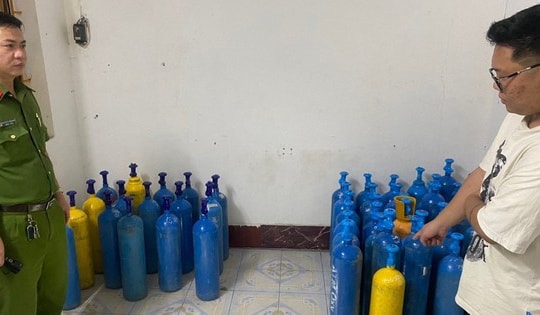 Phát hiện kho chứa 53 bình khí 'cười' tại Quảng Ninh