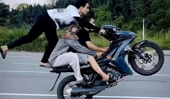 Nhóm đối tượng 'làm xiếc' trên xe máy rồi quay video tung lên mạng: Có tính chất tương đồng giống vụ người mẫu Ngọc Trinh