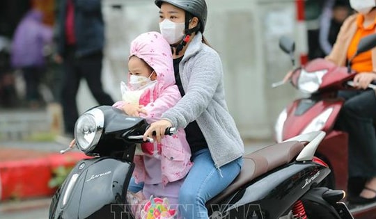 Trời lạnh đột ngột, giữ gìn như thế nào để trẻ không bị cảm lạnh, viêm phổi?