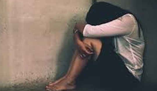 Kẻ sàm sỡ nhiều nữ sinh cấp 3 trên đường có thể bị xử lý thế nào?