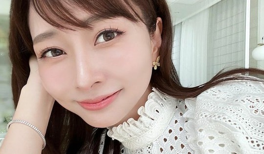 Làn da không tỳ vết ở tuổi 47 của 'phù thủy nhan sắc'