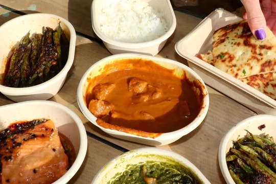 Nhà hàng bán hàng ngàn bữa ăn do robot chế biến, khách hàng không hề hay biết