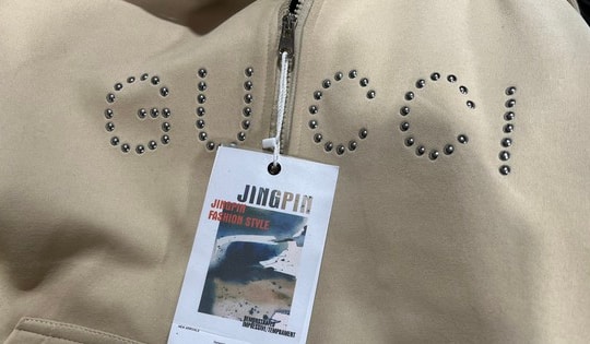 'Điểm danh' 15 tụ điểm nóng chuyên bán hàng thời trang giả mạo ở Hà Nội