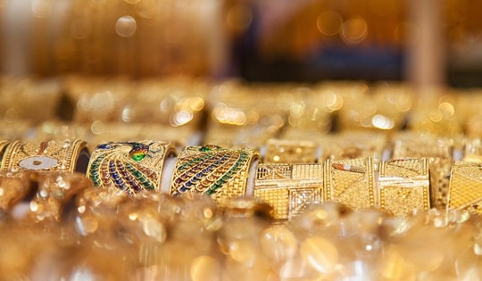 Giá vàng nhẫn 'bốc hơi' mạnh, nhà đầu tư thua lỗ nặng nề