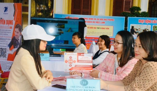 Hàng nghìn vị trí việc làm dành cho lao động phổ thông tại ngày hội việc làm