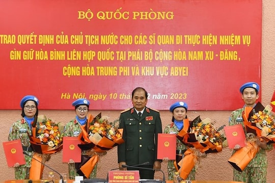 Trao quyết định của Chủ tịch nước cho các "sứ giả" hòa bình