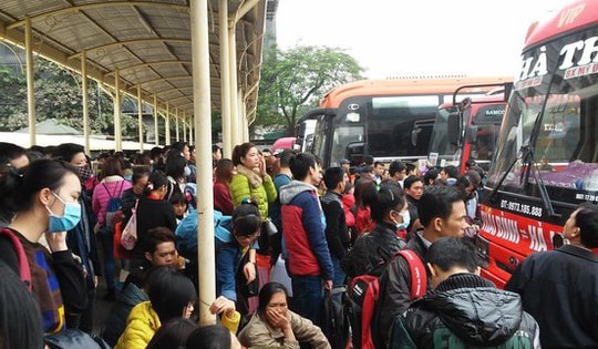 Lo nơm nớp giá vé xe khách đã tăng đến 40% dịp Tết Giáp Thìn 2024