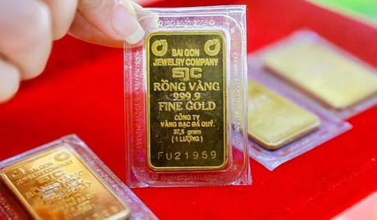 Giá vàng hôm nay 11/12: Vàng nhẫn tròn trơn, SJC tiếp tục giảm để 'vỡ' mốc lịch sử trong tuần?
