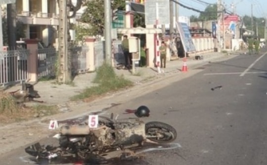 Phá án từ chi tiết cụm đèn xe ôtô vỡ dán tem thu phí đường bộ