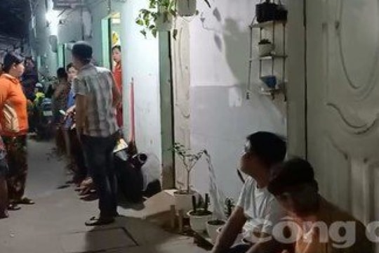 Cha bàng hoàng phát hiện con gái 15 tuổi tử vong tư thế treo cổ trên gác trọ