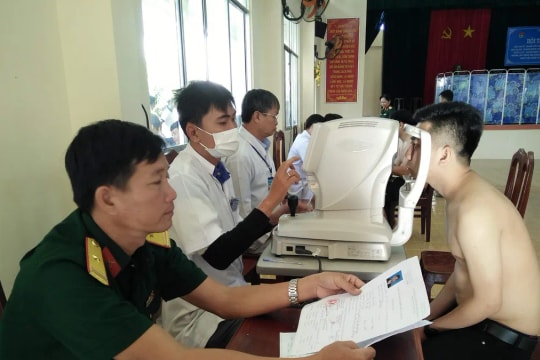 Bị cận thị có phải đi nghĩa vụ quân sự?