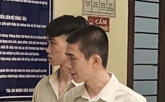 Màn đối đáp căng giữa luật sư và kiểm sát viên trong vụ mang bình xịt hơi cay đi cướp