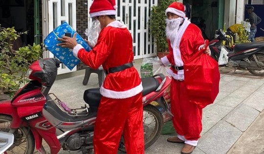 Dịch vụ ông già Noel nhộn nhịp trước Giáng sinh