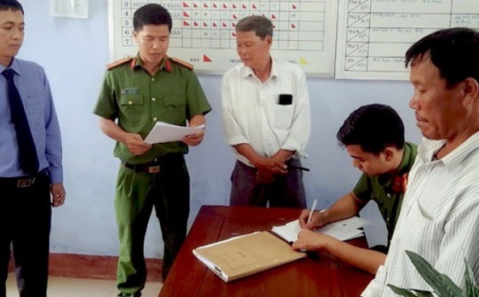 Không được cho tiền, hành hung mẹ nuôi phải nhập viện