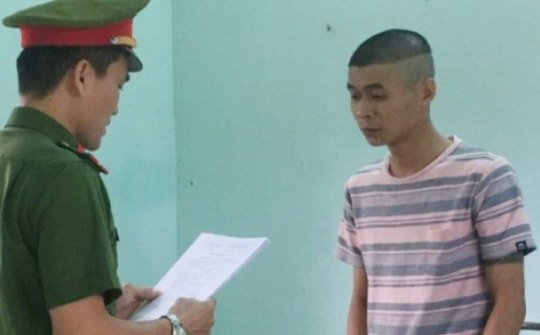 3 thanh niên dụ dỗ bạn ra nghĩa địa rồi cướp tiền