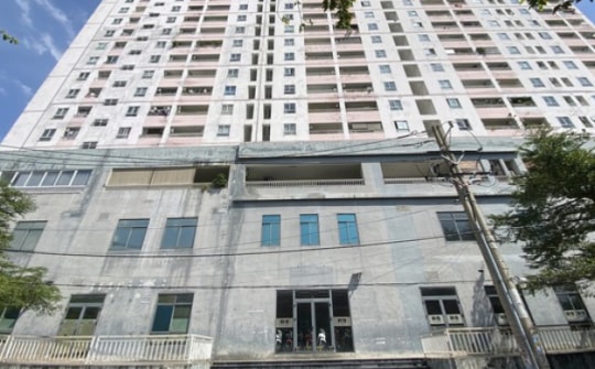 Phát hiện người phụ nữ mang thai 4 tháng tử vong ở chung cư