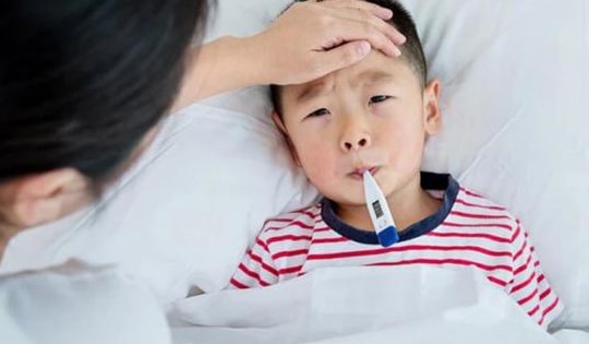 5 cách hỗ trợ giảm triệu chứng cảm cúm cho trẻ tại nhà hiệu quả
