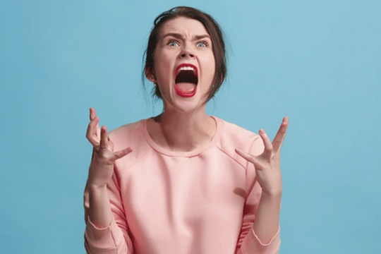 Bố chồng ngoại tình nhưng hay nói đạo lý