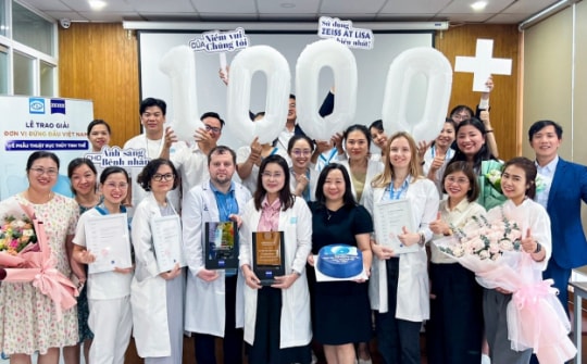 Mắt Việt - Nga nhận giải thưởng Số 1 Việt Nam về phẫu thuật thuỷ tinh thể đa tiêu