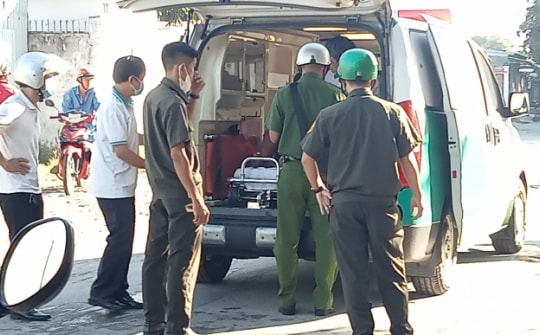 Thanh niên nghi tự thiêu, bốc cháy ngùn ngụt cạnh lô cao su