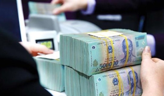 Ngân hàng 'chơi trội' trả lãi 10,5% kỳ hạn 13 tháng khi lãi suất giảm kỷ lục?