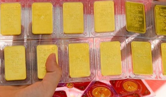 Giá vàng hôm nay 22/12: Vàng SJC tăng 'khủng khiếp', chạm ngưỡng 76 triệu đồng/lượng