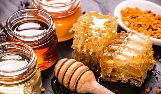 Trời lạnh uống mật ong vào 3 thời điểm này còn tốt hơn thuốc bổ, áp dụng ngay 3 món ăn bài thuốc hữu hiệu từ mật ong